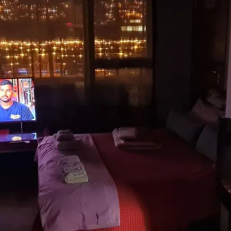 Unique Studio- Great Balcony And View! Parking Possibility! Appartement