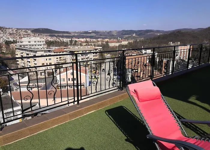 Unique Studio- Great Balcony And View! Parking Possibility! *