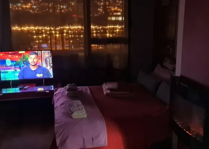 Unique Studio- Great Balcony And View! Parking Possibility! Lejlighed